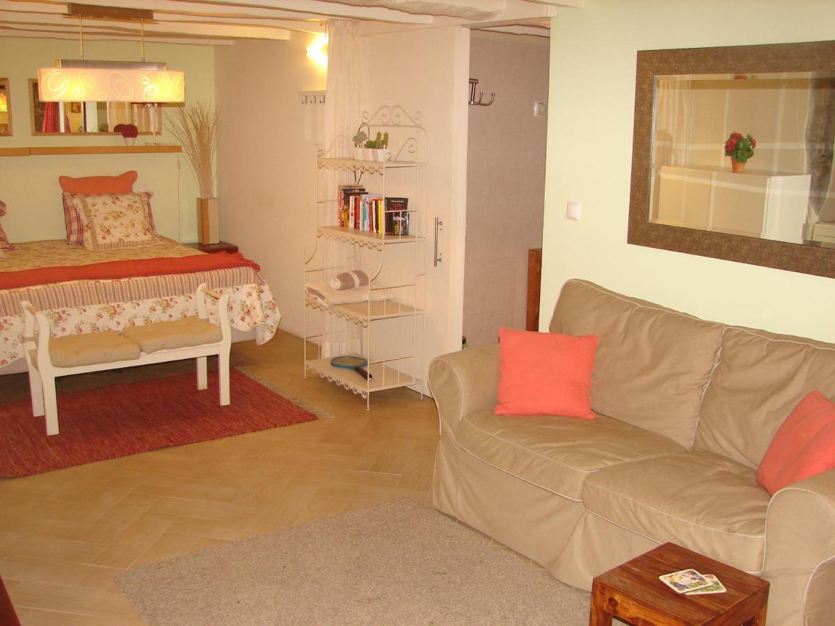 פונשל Romantic Studio חדר תמונה
